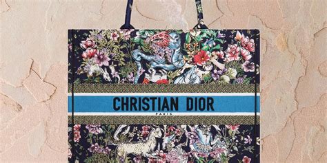 Trend borse Estate 2022: la tote bag di Dior 